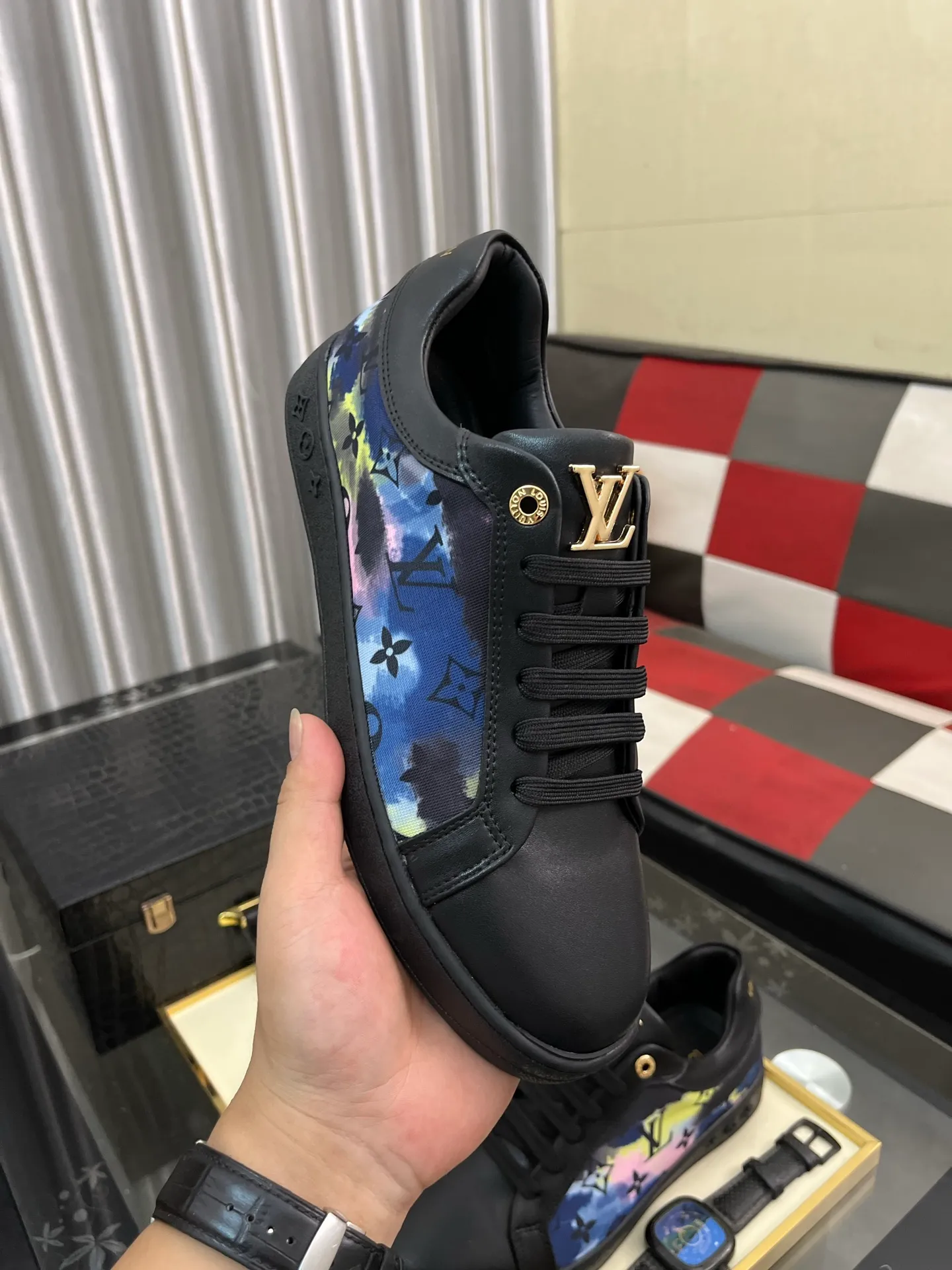 Men's shoes💰400⌚️⌚️"LV" latest men's casual shoes, genuine leather lining, rubber wear-resistant outsole, fine lines and beautiful strips, not too much decoration, European and American style, comfortable and high-end, code number: 38 to 44 45 can be customized, 3️⃣colors are available